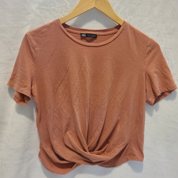 Zara Tops - 3/$20 Zara coral crop top with twist front feature
